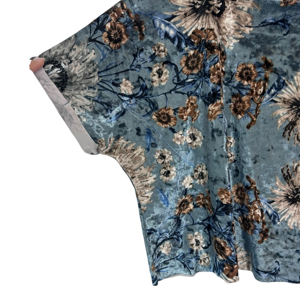 WISHLIST Women’s Crushed‎ Velvet Peach Blue Floral Cuffed Short Sleeve Size S - Picture 3 of 6